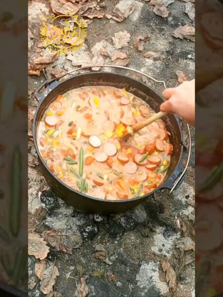 Cabanossi Suppe im Dutch Oven