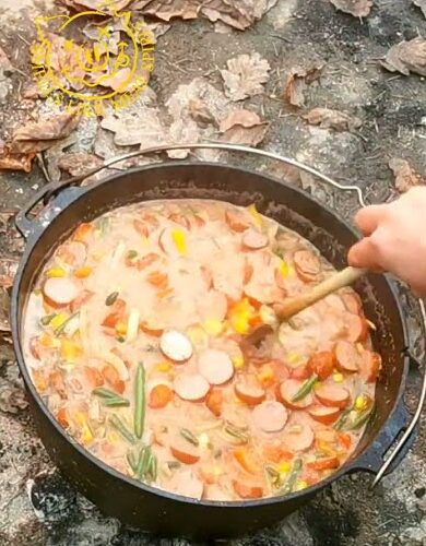 Cabanossi Suppe im Dutch Oven