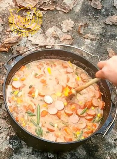 Cabanossi Suppe im Dutch Oven