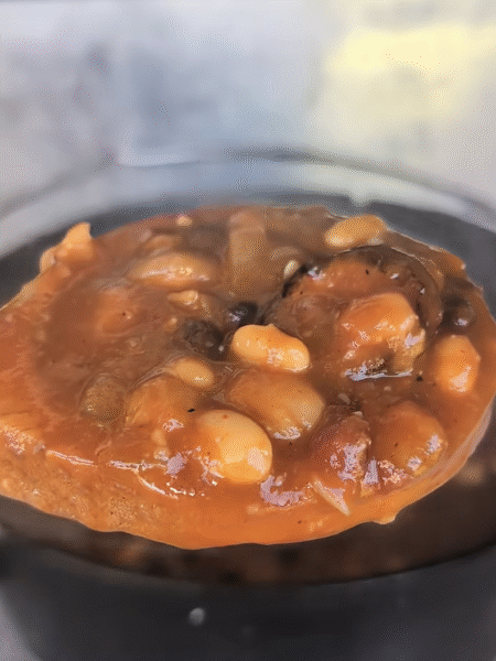 Bohnen und Speck im Dutch Oven – wie bei Bud Spencer!