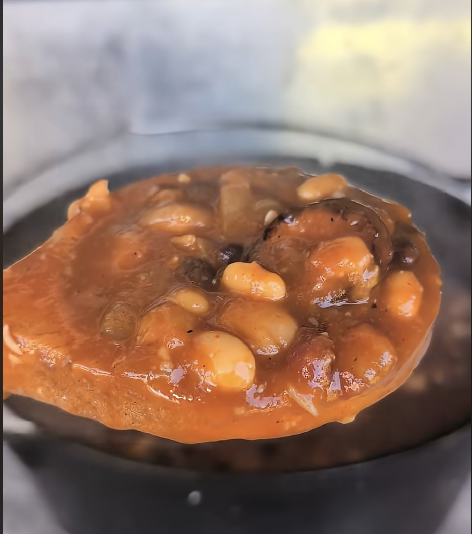 Bohnen und Speck im Dutch Oven – wie bei Bud Spencer!